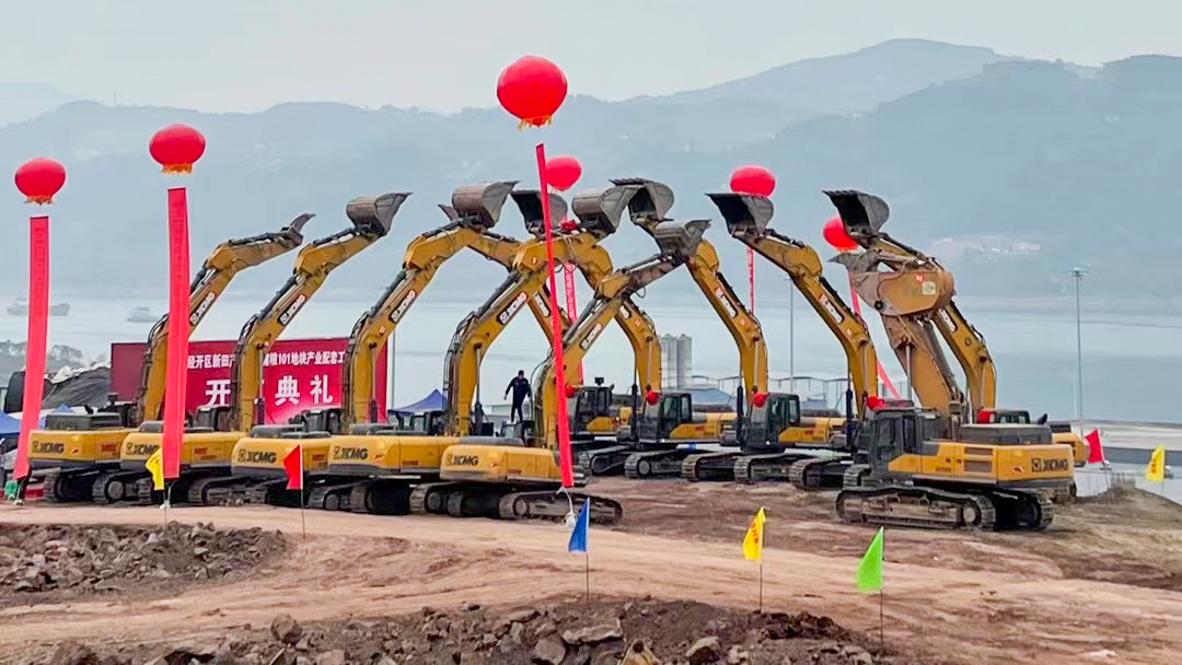 通江達海！徐工挖機助力萬州現(xiàn)代物流樞紐港建設